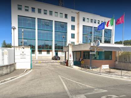 Perugia, corriere della droga nigeriano aggredisce agenti sul treno
